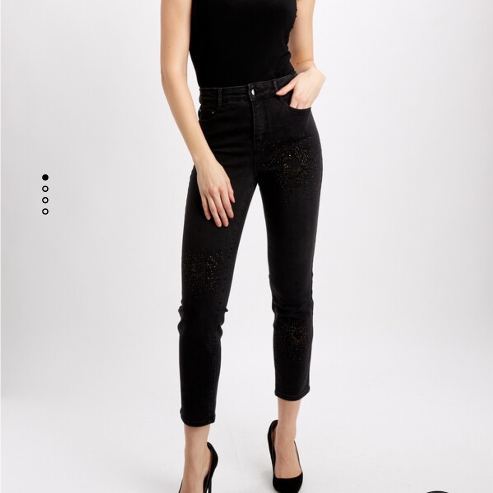 Frank Lyman Design Collection Skinny stretch jeans with copper bling design